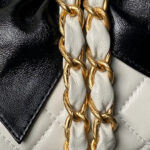 CHANEL CLUTCH WITH CHAIN - Image 5