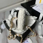 CHANEL CLUTCH WITH CHAIN - Image 2